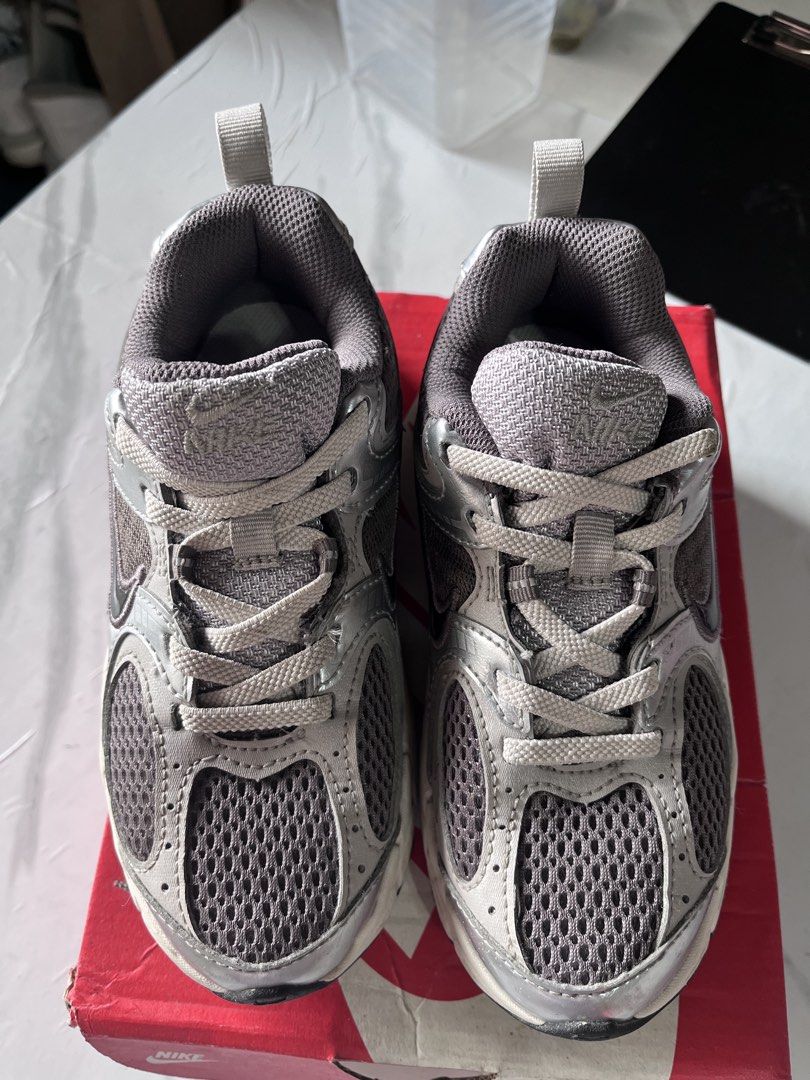 Nike V5 rnr (Category: Babies & Kids Fashion) located in Bulacan. Submitted by theocalyx (Listing ID 1462259853, Image 2). Description: Nike v5 rnr Euc-LN condi No issue.