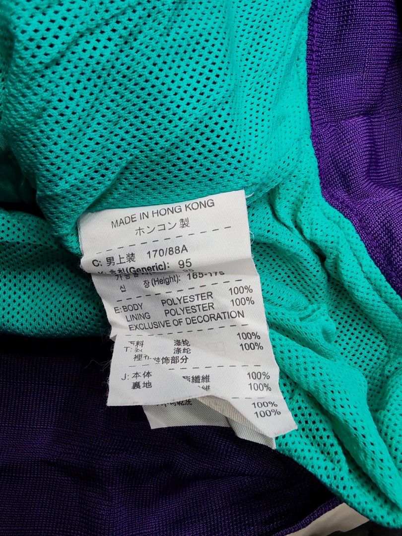 Nike windbreaker two tone (Category: Coats, Jackets and Outerwear) located in Butuan. Submitted by bonz87 (Listing ID 1462083718, Image 3). Description: Nike windbreaker two tone Dimes 20x24 As new condition No issue.