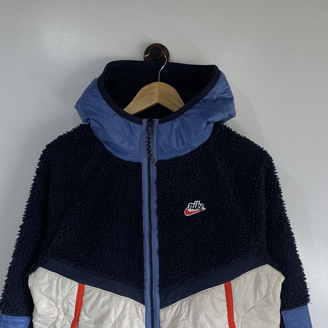 Nike Zip Up Jacket Hoodie (Category: Coats, Jackets and Outerwear) located in Cavite. Submitted by ferrerapparel. (Listing ID 1462223158, Image 2). Description: No issues Excellent condition Pristine condition M-L.