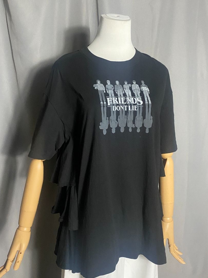 Niko and…/STRANGER THINGS Frill T-shirt (Category: Shirts) located in Las Pinas. Submitted by ipickyou (Listing ID 1462186421, Image 2). Description: Unwashed Condition: 10/10 𝗠𝗲𝗮𝘀𝘂𝗿𝗲𝗺𝗲𝗻𝘁𝘀 𝘄𝗵𝗲𝗻 𝗹𝗮𝗶𝗱 𝗳𝗹𝗮𝘁: -Free Size -Shoulder to shoulder: 20” -Armpit to armpit: 21” -Length: 26” .