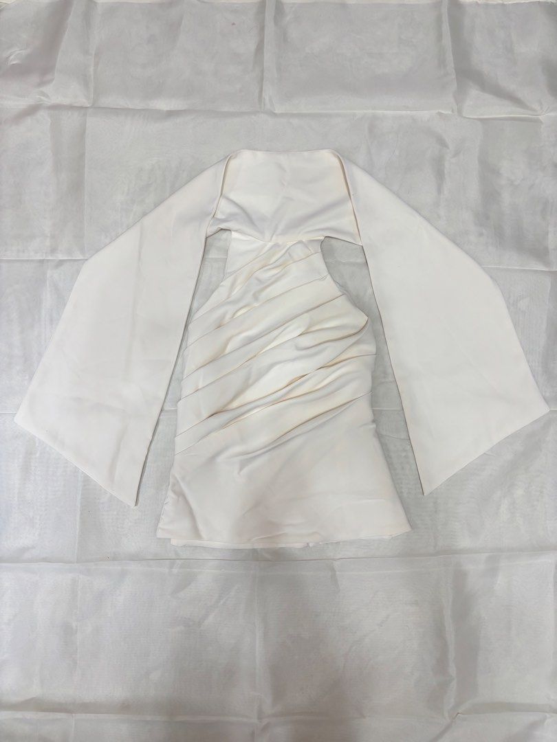 NINE STUDIO - PERLE TOP (Category: Sleeveless) located in Batangas. Submitted by nishiaoui_04 (Listing ID 1462149745, Image 1). Description: Condition: Good condition - Premium Quality 📌 No visible major stains or damage 📌 Actual item is shown in the photos 📌 Size Xs - Med 📌 Brand New (never been worn) 📌 Bought it from Vietnam 📌 Nine Studio Brand 📌 Bought it for 2,000 💌 Message me for measurements or additional photos! RFS: decluttering /