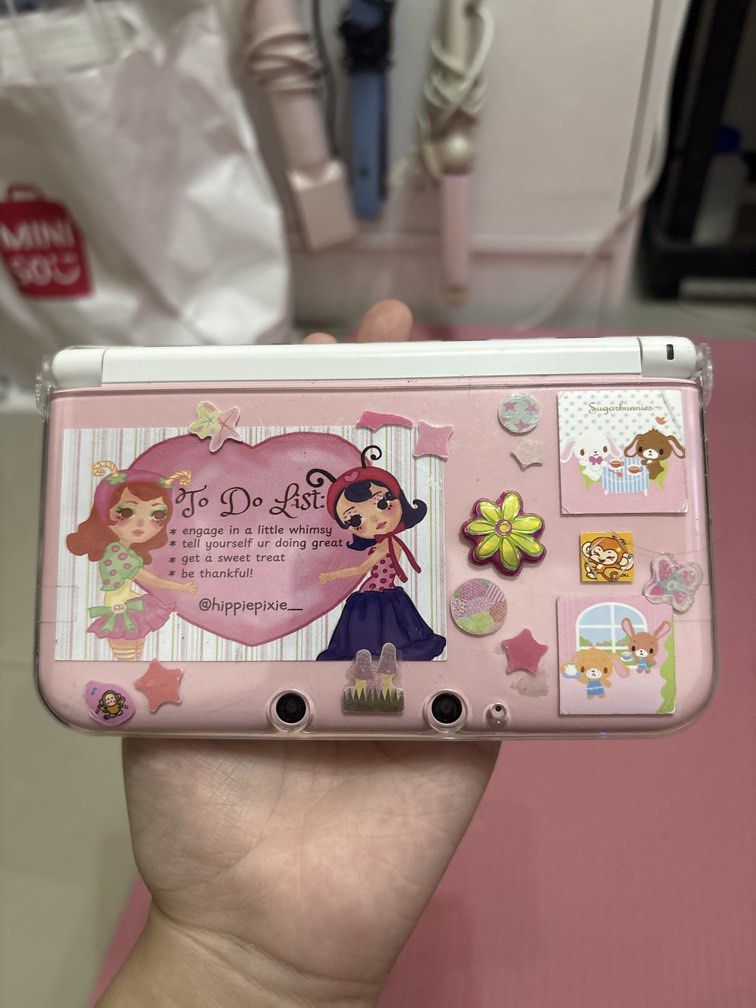 Nintendo 3DS LL Pink (PM for offers!) (Category: Other Gadgets) located in Imus. Submitted by mooonke (Listing ID 1462140342, Image 3). Description: pm nalang for offers! works nice! fully modded/cfw installed, may slight damage/dents sa likod, pls refer to the pics in the listing no box but i will sure to secure it! 💳: gcash/gotyme 🚚: lalamove ONLY! 📍: alabang, muntinlupa.