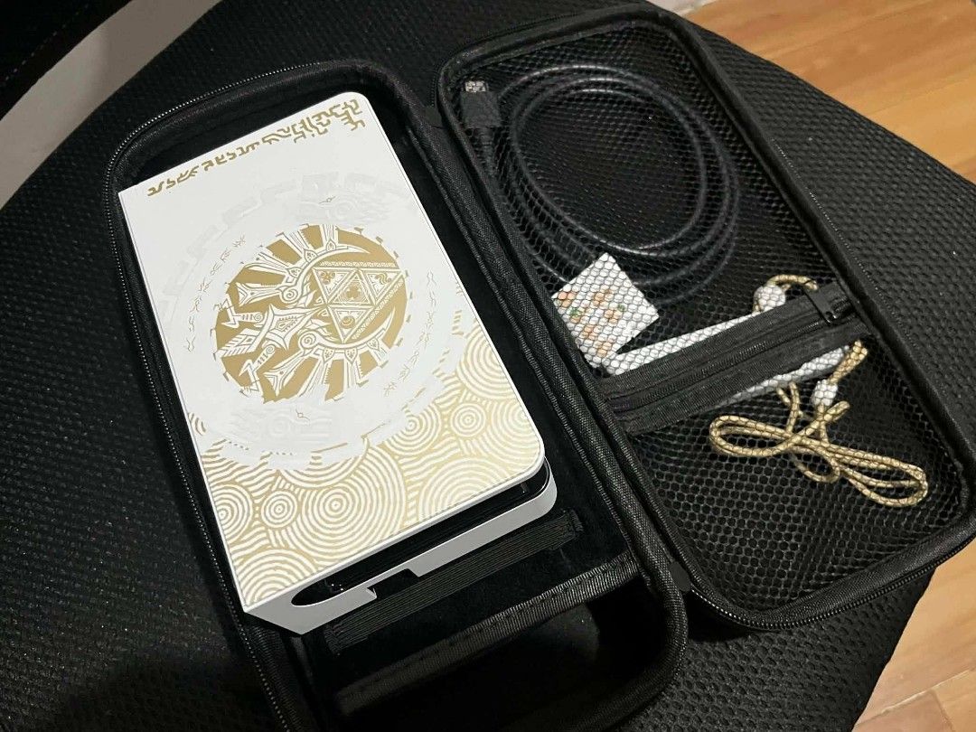 Nintendo Switch Oled Zelda Edition Jailbreak (Category: Nintendo) located in San Juan City. Submitted by kciixd (Listing ID 1423919157, Image 2). Description: Hi for sale di ko na kasi nagagamit ito tambak nalang. Complete set po with box kasama na yung Amiibolink at Case na black. May mga installed games na pwede ko lagyan ng iba kung gusto nyo and pwede sya lagyan ng Game card..