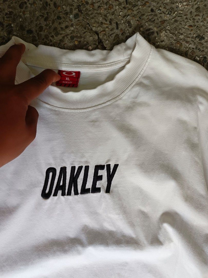Oakley (Category: Shirts) located in Manila. Submitted by freedeer.dd6cce (Listing ID 1462038911, Image 3). Description: OAKLEY T SHIRT EXCELLENT GOOD CONDI ISSUE SLIGHT LOST NECK BUT MAKUNAT PUTING PUTI SIZE XL PHP 1000.