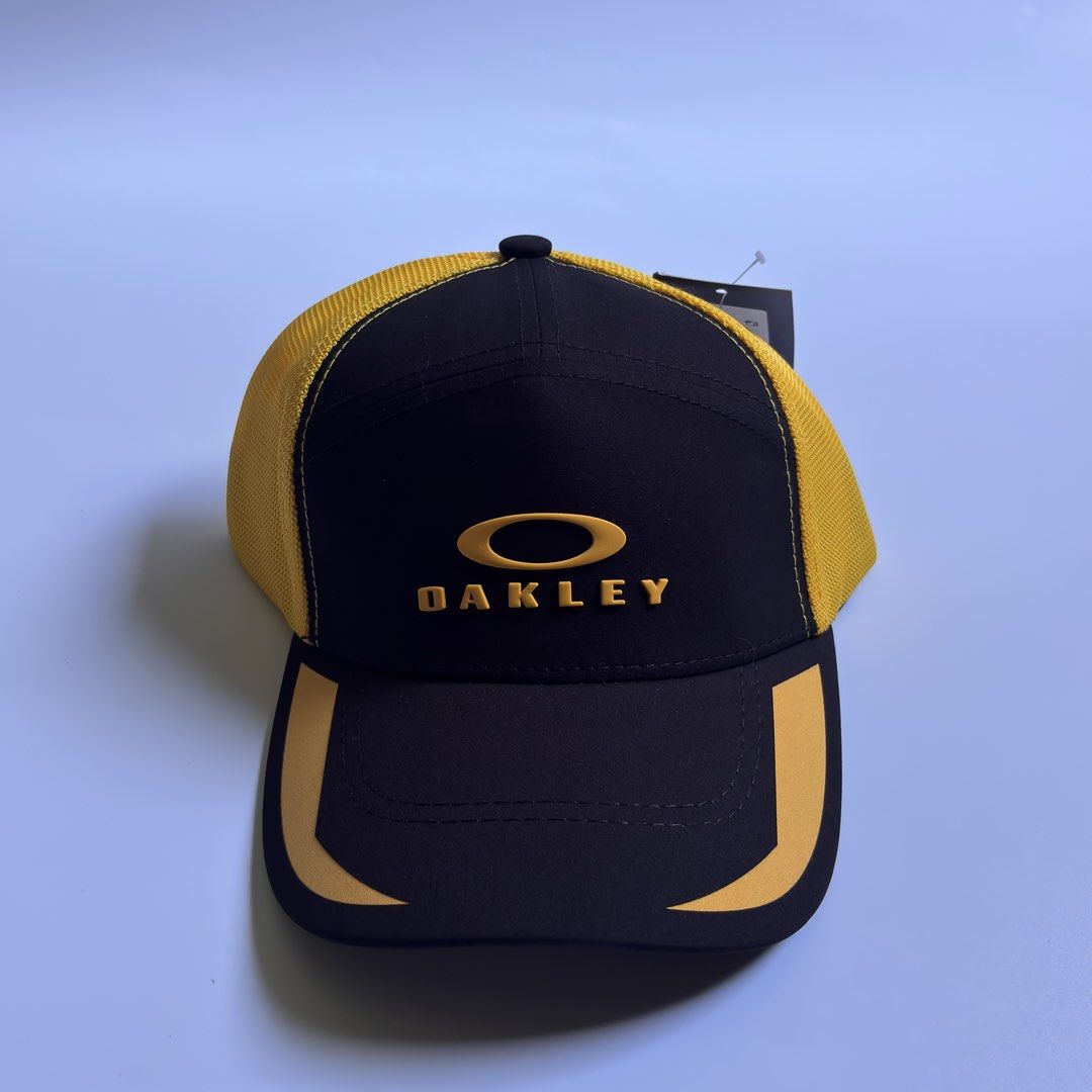 oakley cap (Category: Caps & Hats) located in Manila. Submitted by caps4all_6710 (Listing ID 1462083847, Image 1). Description: .