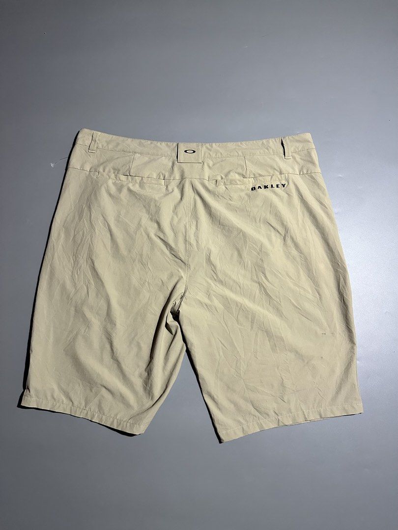 OAKLEY CHINO SHORT (Category: Chinos) located in Makati City. Submitted by js.street.finds (Listing ID 1462063525, Image 2). Description: DIMES W40LENGTH 21 HEM 11.