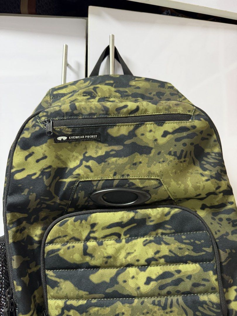 Oakley Enduro 25Lt Camo Backpack with Eyewear Pocket (Category: Backpacks) located in Cainta. Submitted by tinpalma (Listing ID 1462095085, Image 2). Description: - Stylish Oakley backpack in a cool camouflage print. - Dedicated, padded eyewear pocket at the top for safe storage. - Spacious main compartment for all your essentials. - Convenient side mesh pockets for water bottles or umbrellas. - Comfortable padded shoulder straps for easy carryin