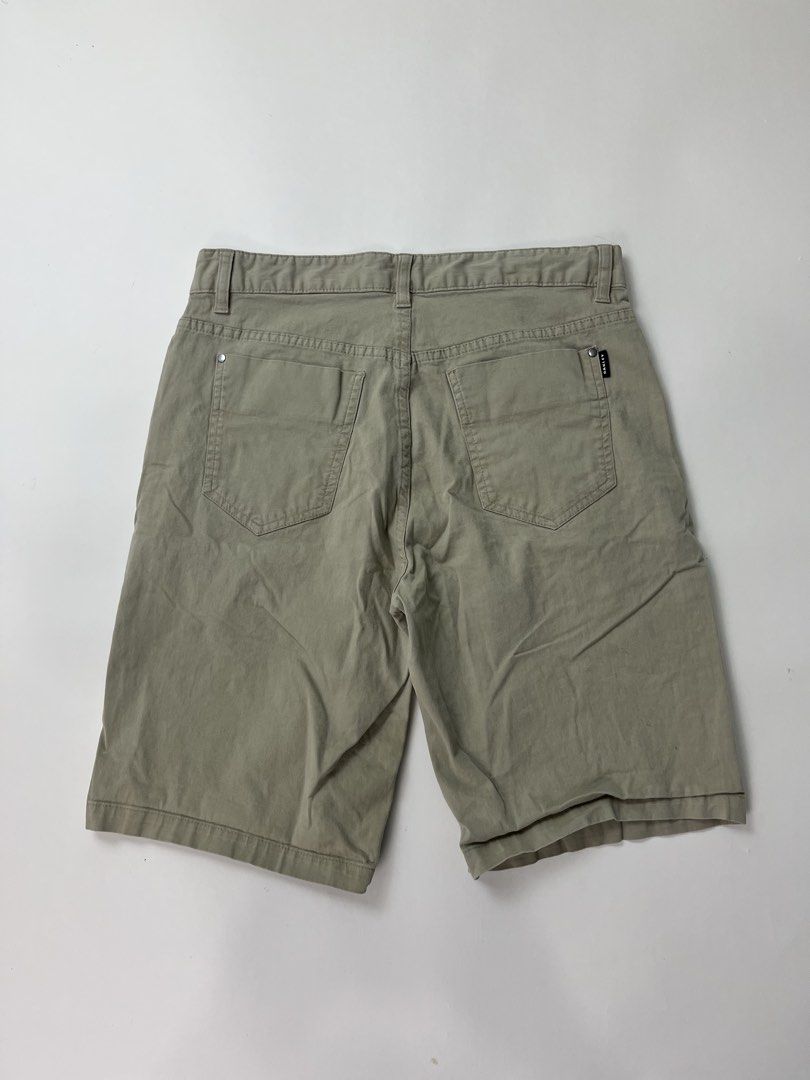 Oakley Shorts (Category: Shorts) located in Makati City. Submitted by ufcknwthbst (Listing ID 1462076245, Image 2). Description: 33 waist 21 inch length 9.5/10 condition No issue.
