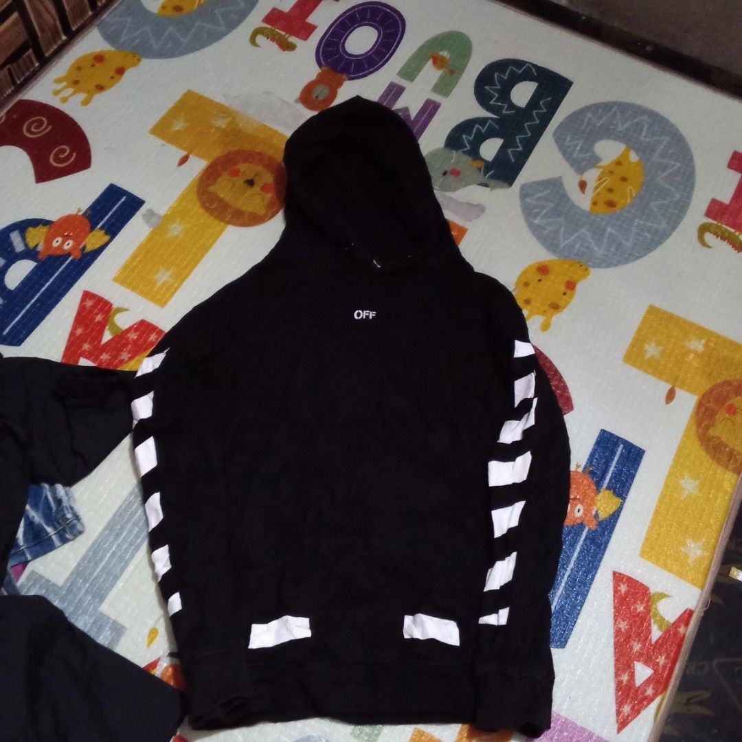 Off white (Category: Hoodies) located in Manila. Submitted by tcbukay_zxc25 (Listing ID 1462152133, Image 2). Description: off white hoodie excellent dimes 19x26.