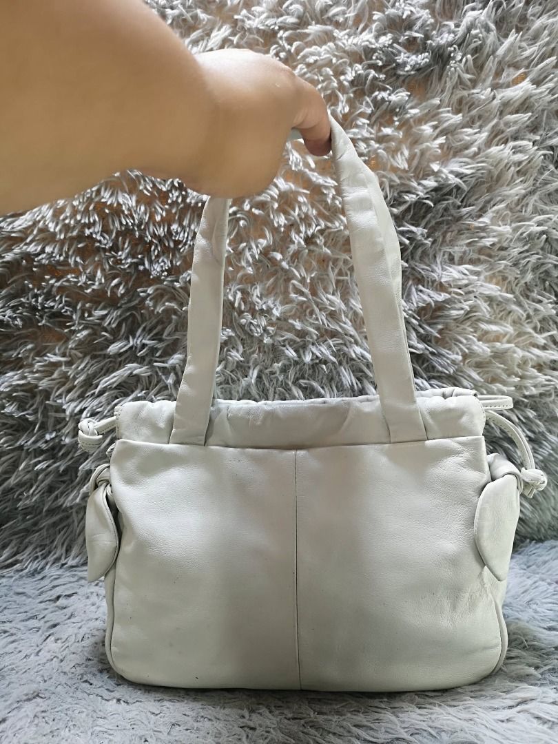 Off White Fabric Multi Pocket Shoulder Bag (Category: Shoulder Bags) located in Santa Cruz. Submitted by jmy_surplus.2 (Listing ID 1462042739, Image 3). Description: Size ; L - 9 W - 12 Color ; Off White Type ; Shoulder bag Brand ; No brand Material ; Nylon Style ; Off White Snap Closure With Side Pockets Shoulder Bag LR 165 JMY 4 Batch #220.