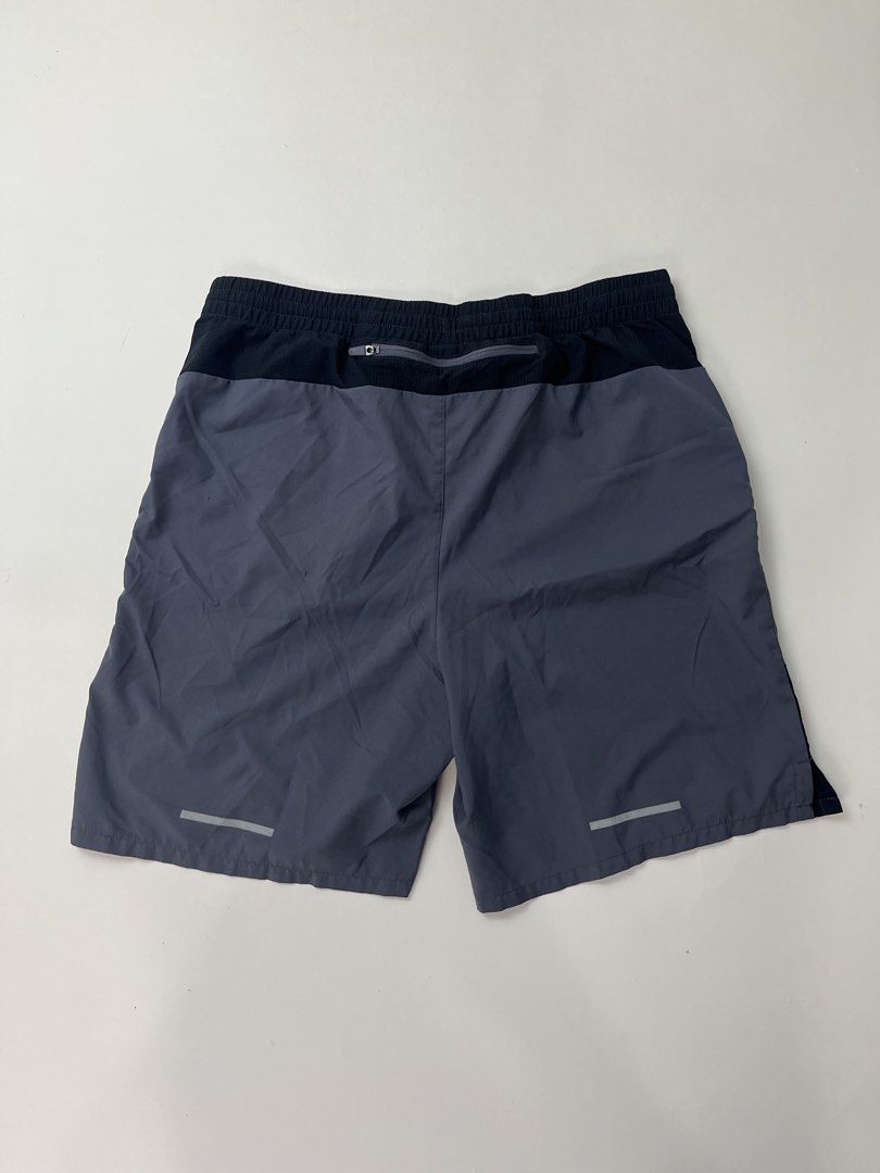 Old Navy Shorts (Category: Shorts) located in Makati City. Submitted by ufcknwthbst (Listing ID 1462073075, Image 3). Description: 30-36 waist 18 inch length 9.5/10 condition No issue.