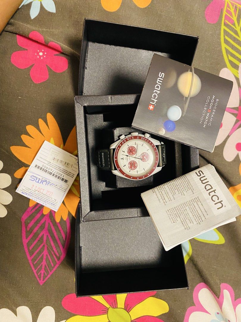 Omega x Swatch Speedmaster MoonSwatch Mission to Pluto (Category: Men's Watches) located in Zamboanga. Submitted by outfitdepot (Listing ID 1462177669, Image 2). Description: - Omega x Swatch Speedmaster MoonSwatch Mission to Pluto - Includes original box and papers - Purchase date: October 21, 2022 - Condition: Great, well-maintained - Ready for its new owner! ISSUE: pundi na ang battery.