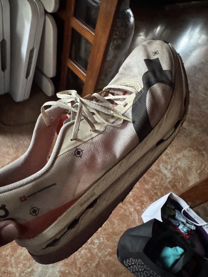 On cloud boom echo 3 (Category: Casual Shoes) located in Marikina City. Submitted by josefm5g8_11 (Listing ID 1462104667, Image 2). Description: On cloud boom echo 3 Flame white colorway Condition: 7/10.