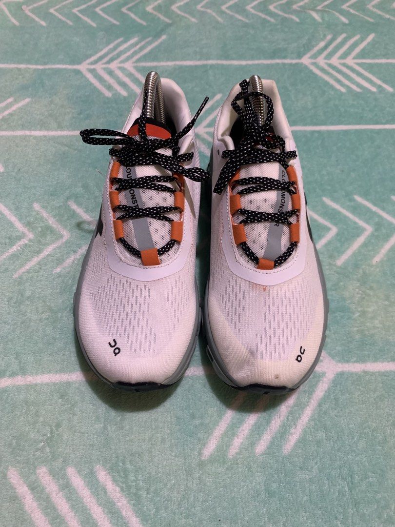 ONCLOUD MONSTER White&Gray (Category: Sneakers) located in Argao. Submitted by topoyyow08 (Listing ID 1462218833, Image 2). Description: MOP:GCASH MOD:J&T PRICE + SF.