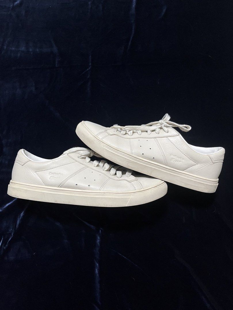 Onitsuka tiger lawnship in white (Category: Announcements) located in Manila. Submitted by all.love.thrift.shop.v2 (Listing ID 1462225146, Image 1). Description: For sale! Onitsuka tiger lawnship Size 42 Euro Minimal signs of usage, minimal seps due to usage ₱799 only + sf As is, No return No exchange No refund Color may vary due to lighting All items are cleaned before shipping Payment first via gcash/maya/gotyme/maribank bank transfer 💰 Ship v