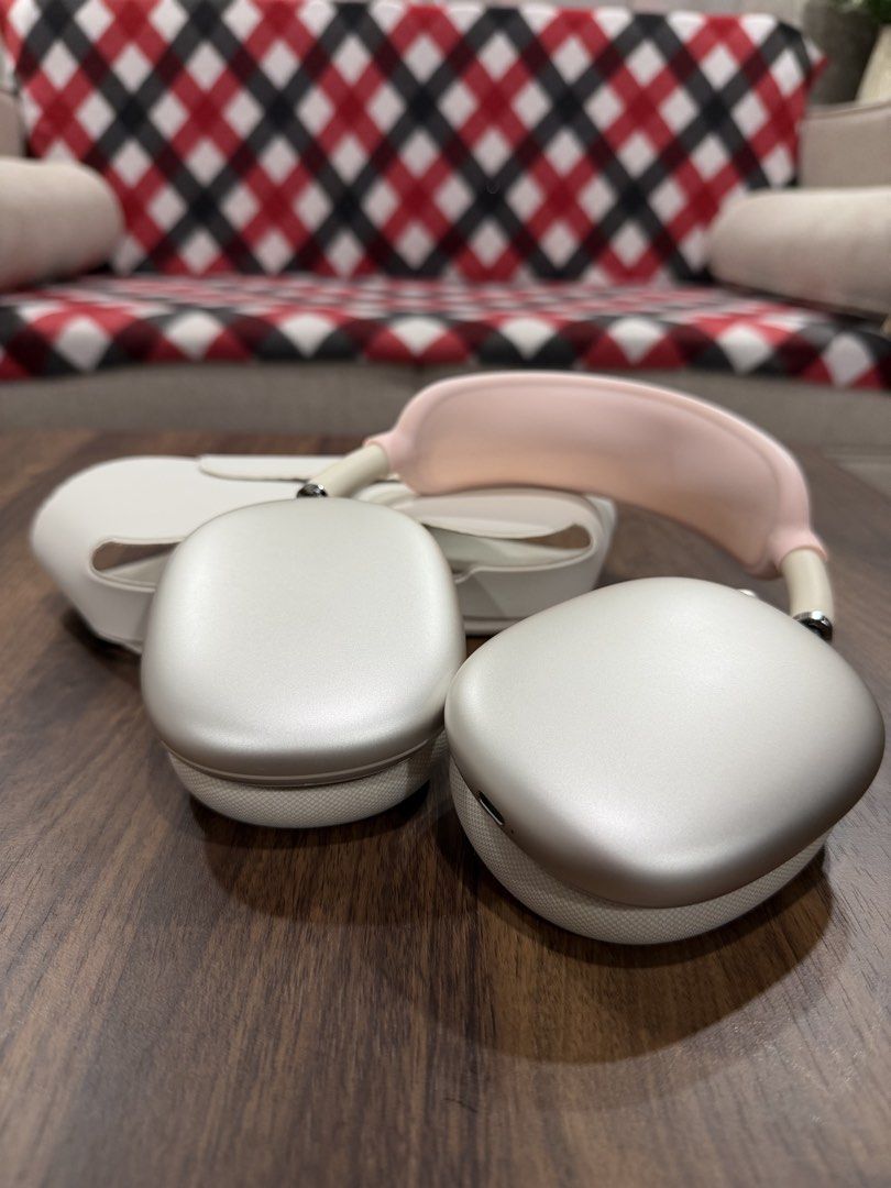 Original Apple AirPods Max / Starlight (Category: Headphones & Headsets) located in Taguig. Submitted by kyliehg2020 (Listing ID 1462210119, Image 1). Description: FOR SALE: Apple AirPods Max (USB C) / pre loved Original Apple AirPods Max 2nd Gen (USB C) - Includes original box - Smart case - Purchased from Beyond the Box (receipt available) - Original Price: P34,990 - Selling Price: P20,000 Date of Purchase: March 2025 RFS: Di nagagamit, I alway