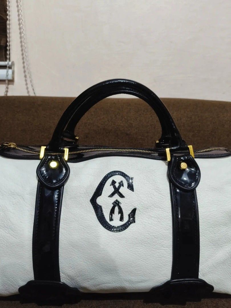 Original CHARRIOL Bag (Category: Shoulder Bags) located in Cabuyao City. Submitted by secondhand.shop.ph (Listing ID 1462133723, Image 2). Description: Sale❗️Sale❗️Sale❗️ Original CHARRIOL Almost new Black & white Ykk zipper Medium-Large Pure genuine leather No flaws 📌First to pay!.