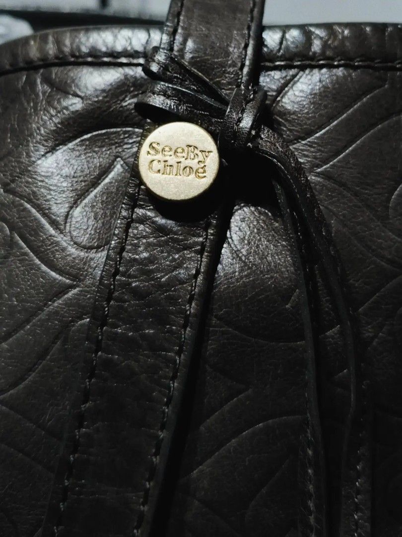 Original CHLOÉ Tote bag (Category: Luxury Bags & Wallets) located in Cabuyao City. Submitted by secondhand.shop.ph (Listing ID 1462139113, Image 3). Description: Sale❗Sale❗Sale❗ ₱2,899 Original CHLOÉ Large Dark gray Pure genuine leather 📌First to pay!.
