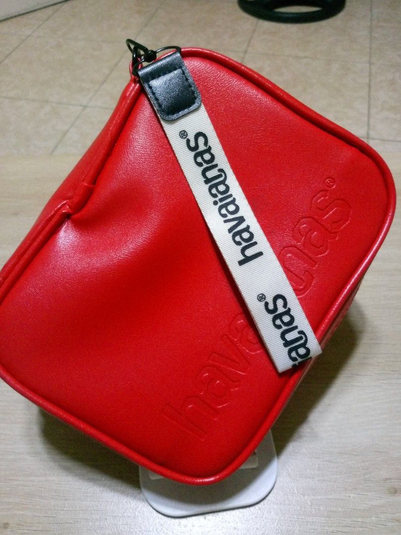 Original Havaianas Pouch (Category: Purses & Pouches) located in Plaridel. Submitted by tonilousg (Listing ID 1462063048, Image 2). Description: Original Havaianas Pouch very good condition Plaridel, Bulacan shapi chckout payment first.