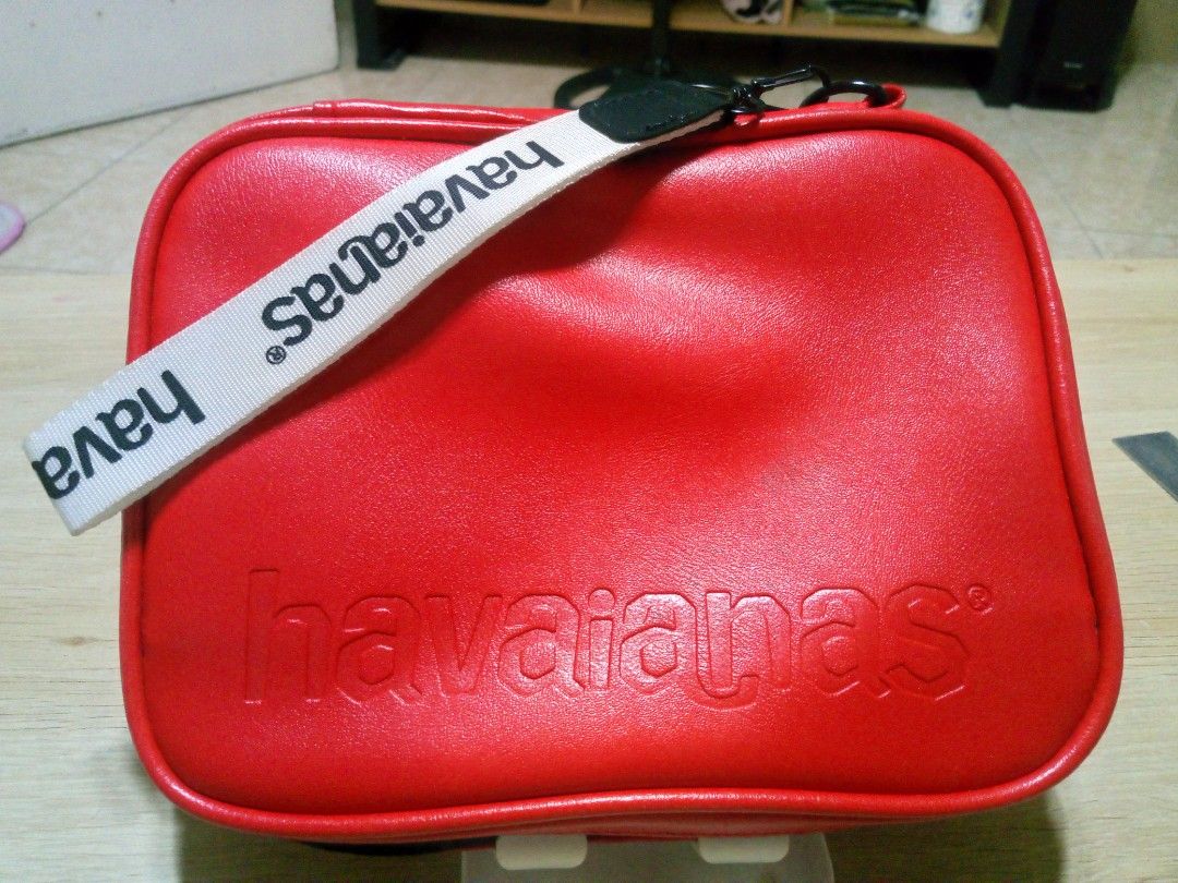 Original Havaianas Pouch (Category: Purses & Pouches) located in Plaridel. Submitted by tonilousg (Listing ID 1462063048, Image 1). Description: Original Havaianas Pouch very good condition Plaridel, Bulacan shapi chckout payment first.
