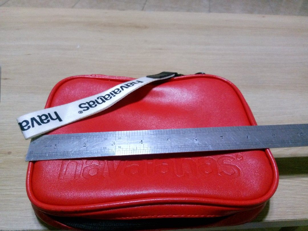 Original Havaianas Pouch (Category: Purses & Pouches) located in Plaridel. Submitted by tonilousg (Listing ID 1462063048, Image 3). Description: Original Havaianas Pouch very good condition Plaridel, Bulacan shapi chckout payment first.