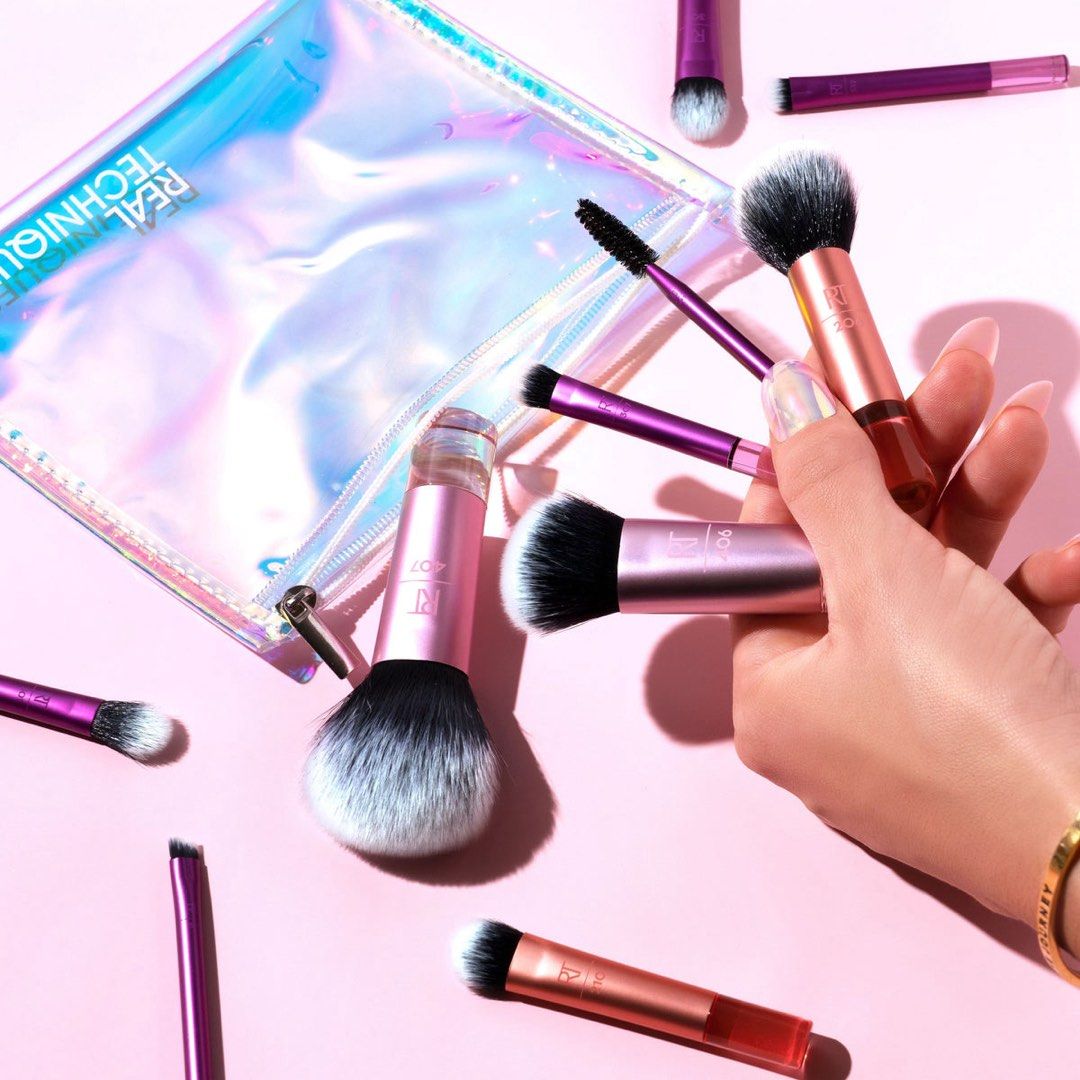 ORIGINAL Real Techniques Travel Fantasy Mini Brush Kit (Category: Makeup) located in Bulacan. Submitted by mykakarizza (Listing ID 1462047998, Image 3). Description: Personal items ✨✨ ORIGINAL 💯 Brandnew 💯 Real Techniques Travel Fantasy Mini Brush Kit 10 short handles but full-sized brushes With travel pouch ₱850.