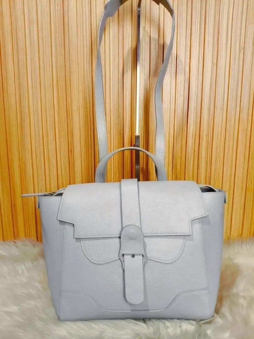 Original SENREVE MAESTRA (Category: Shoulder Bags) located in Cabuyao City. Submitted by secondhand.shop.ph (Listing ID 1462152054, Image 1). Description: Sale! Almost new condition Original SENREVE maestra bag Size Medium Color: 🩶 Gray 🩶 Pure genuine leather flawless 📌First to pay!.