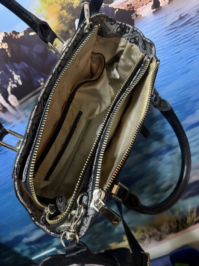 original Two way bag Guess (Category: Luxury Bags & Wallets) located in Manila. Submitted by nylan1227 (Listing ID 1462151735, Image 2). Description: bought in Taiwan.