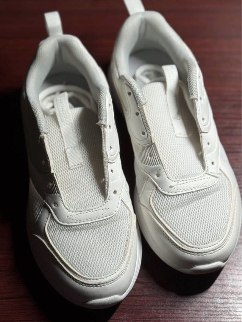 Original World Balance Cross Training Shoes (Category: Sneakers) located in Bulacan. Submitted by abonon (Listing ID 1462053537, Image 1). Description: Pre-loved but in good condition!!! Original srp - ₱1,500 EUR 36 / US 5 Shipping fee will be shouldered by buyer STRICTLY Payment first before ship-out!!!.