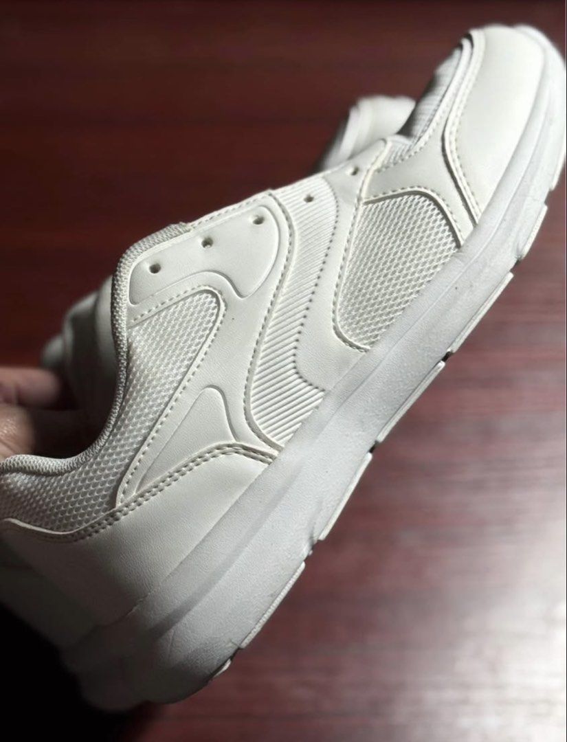 Original World Balance Cross Training Shoes (Category: Sneakers) located in Bulacan. Submitted by abonon (Listing ID 1462053537, Image 2). Description: Pre-loved but in good condition!!! Original srp - ₱1,500 EUR 36 / US 5 Shipping fee will be shouldered by buyer STRICTLY Payment first before ship-out!!!.
