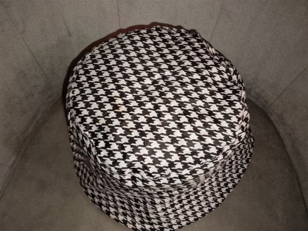 ORLY Classic Houndstooth Print Bucket Hat (Category: Hats & Beanies) located in Binangonan. Submitted by yuristalin888 (Listing ID 1462205453, Image 3). Description: Add a sharp, timeless pattern to your streetwear collection with this ORLY houndstooth bucket hat. Featuring a classic black and white micro-check design, this hat effortlessly bridges retro style and modern casual wear. **Key Features:** * **Brand & Material:** Made by ORLY from 100