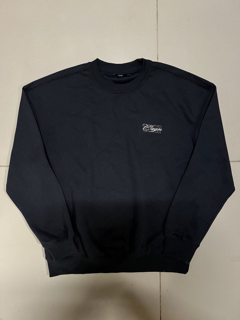 OXGN Graphic Pullover “Tokyo” (Category: Coats, Jackets and Outerwear) located in Caloocan City. Submitted by dr3nflipz (Listing ID 1462049582, Image 1). Description: OXGN Sweatshirt Size: Large (L) Color: Dark Navy ₱1,299 SRP Brand new condition, used once only. RFS: Too fit North Caloocan / Fairview location.