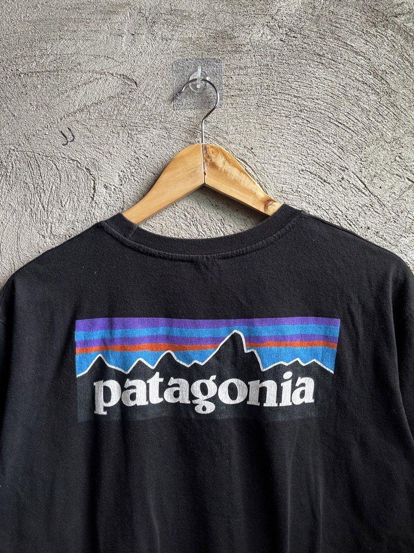 PATAGONIA (Category: Tshirts & Polo Shirts ) located in Cagayan de Oro. Submitted by rewornthriftph (Listing ID 1462041686, Image 2). Description: width: 22.5 length: 27.5 large | FITS also on medium Color rate: 9/10 Issue: HAIRLINES CRACK PRINTS In GOOD Condition See details and reference on slides Payment Methods: GCASH/JNT PLS MANAGE YOUR EXPECTATIONS. THRIFT ITEMS, NO CANCELLATION ₱250.