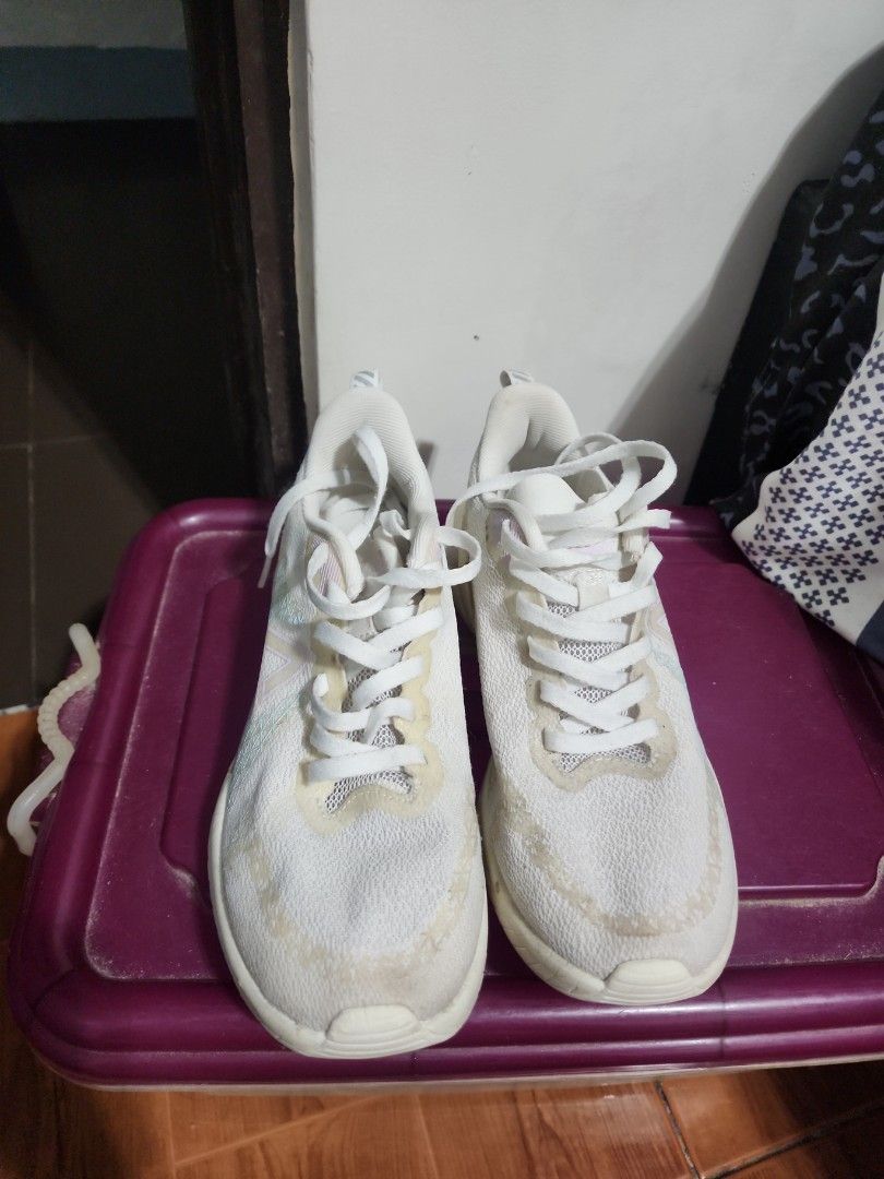 Peak Running Shoes (Category: Shoe inserts) located in Caloocan City. Submitted by jinkhie (Listing ID 1462196738, Image 1). Description: EUR;37 US.6.5 authentic peak no issue, Need proper Cleaning super gaan nya and comfy sa paa.