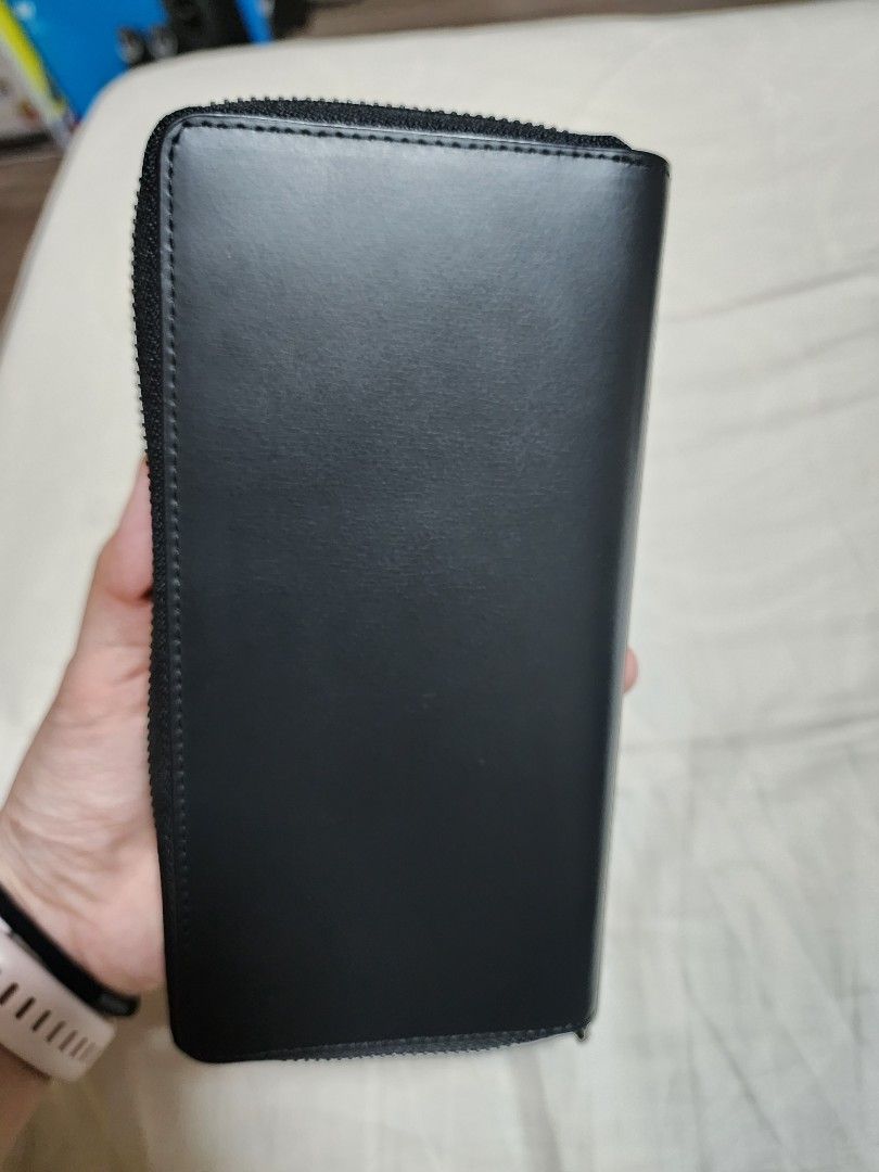 Pedro Black Leather Zip Around Long Wallet (Category: Wallets & Card holders) located in Manila. Submitted by iiivvvyyy02127 (Listing ID 1462189978, Image 3). Description: .