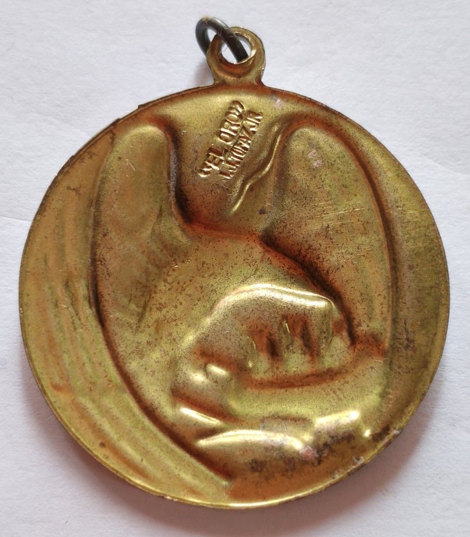 Philippine medal (Category: Currency) located in Taguig. Submitted by ezekiel103 (Listing ID 1462117612, Image 2). Description: philippine medal made by: el. oro tupaz jr. medal 1,750 nalang.