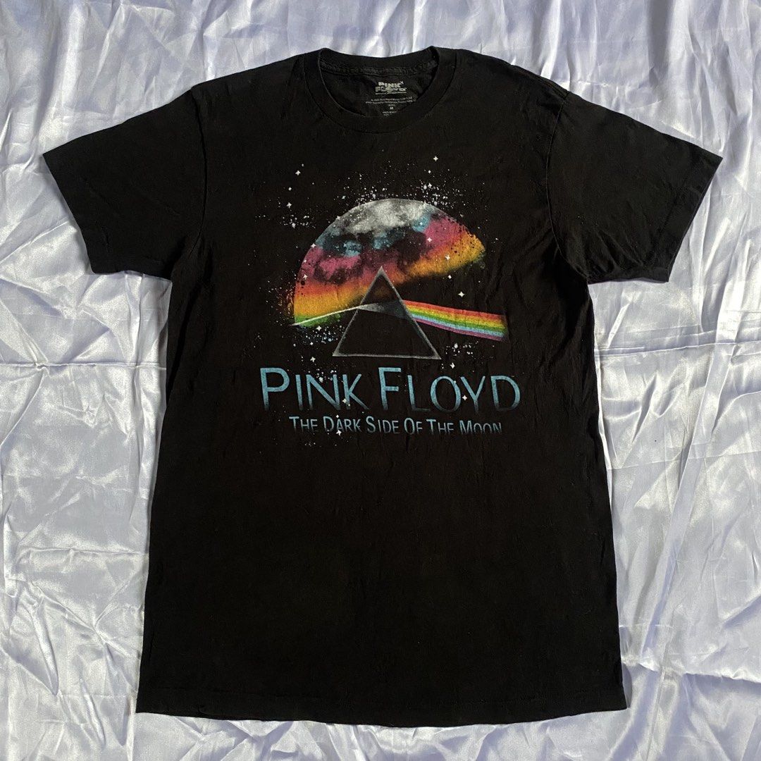 Pink Floyd Tee (Category: Activewear) located in Calamba. Submitted by vxd3.store (Listing ID 1462134399, Image 2). Description: Pink Floyd Medium 29.5 Length 20 Width no issue good condition .