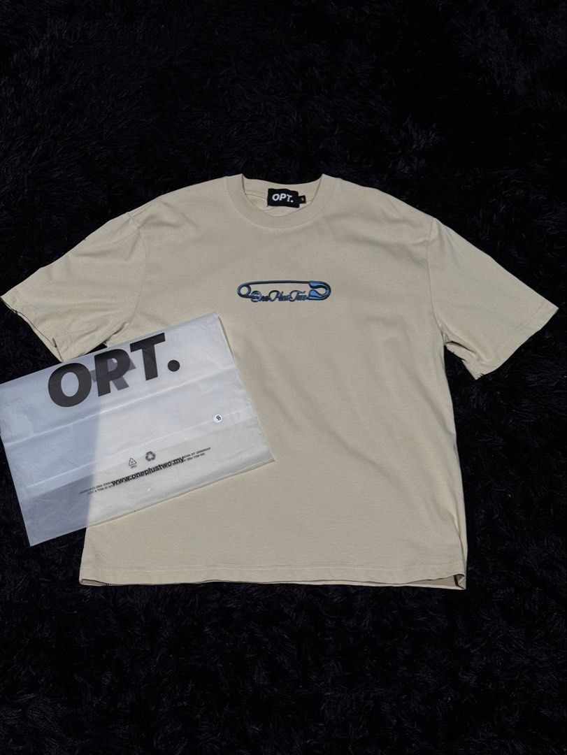 Pins Tee (Category: Tshirts & Polo Shirts) located in Kuala Lumpur. Submitted by asyraf295 (Listing ID 1462049921, Image 1). Description: OPT Pins Tee (Beige) Size S/M boleh pakai Nak jual sbb tak pakai.