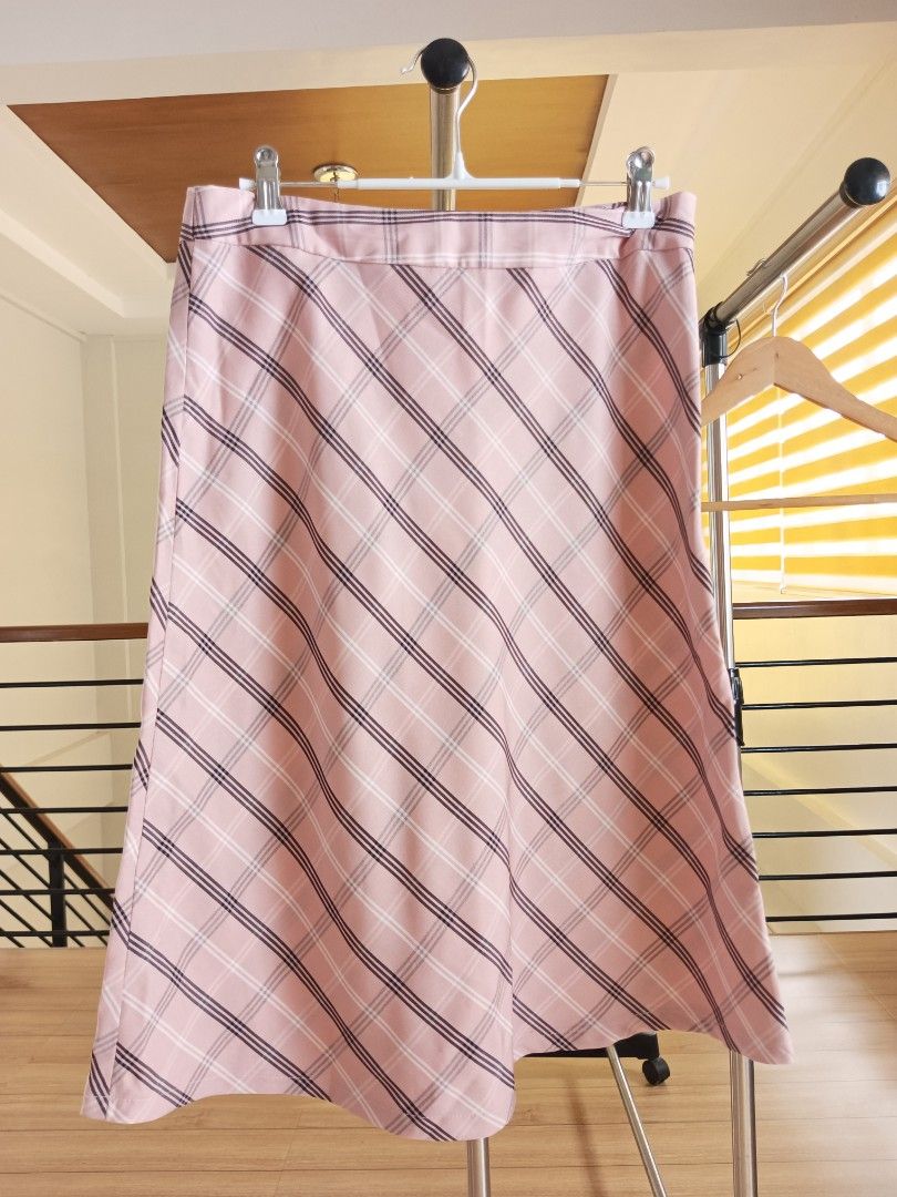 Plaid skirt (Category: Skirts) located in Manila. Submitted by yraeclub (Listing ID 1462086225, Image 2). Description: ♡ size: S-M.