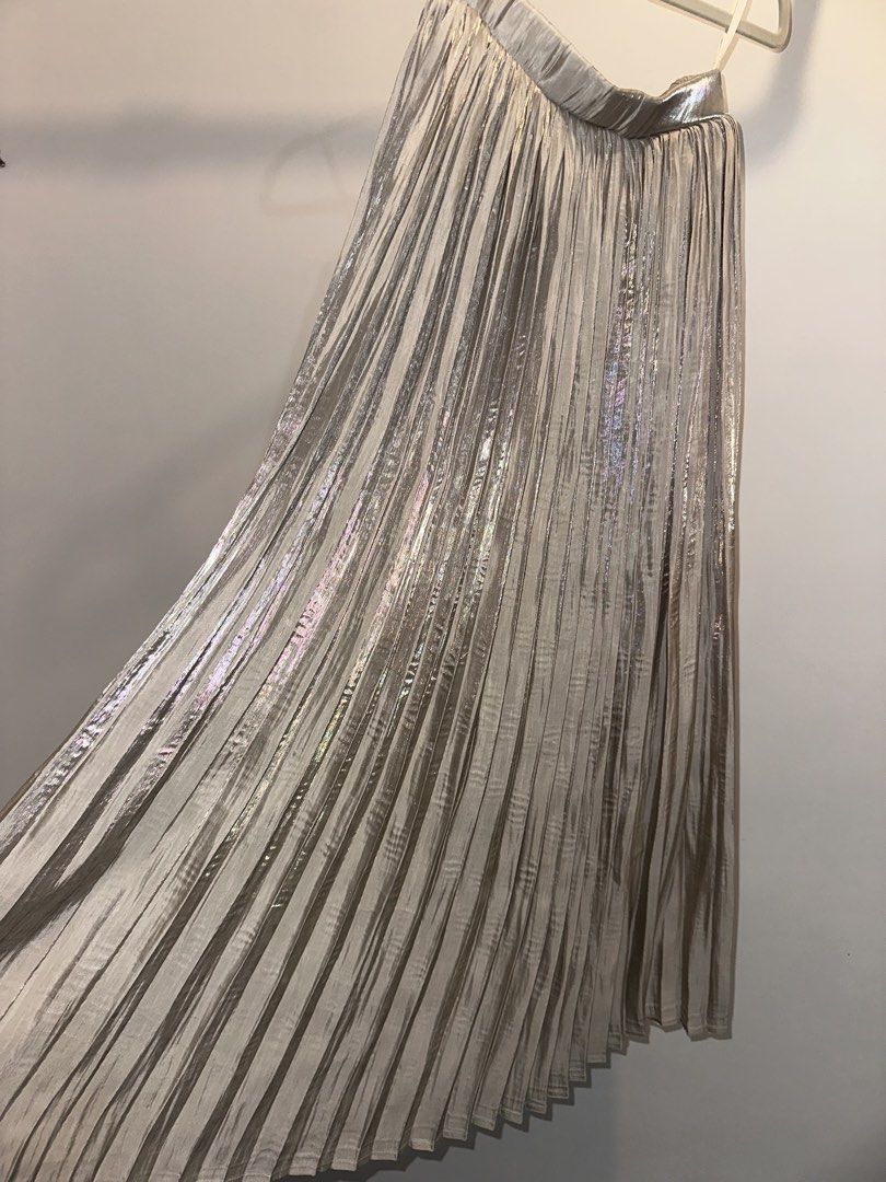 Pleated Maxi Skirt (Category: Skirts) located in Taguig. Submitted by juansevie143 (Listing ID 1462175310, Image 2). Description: .