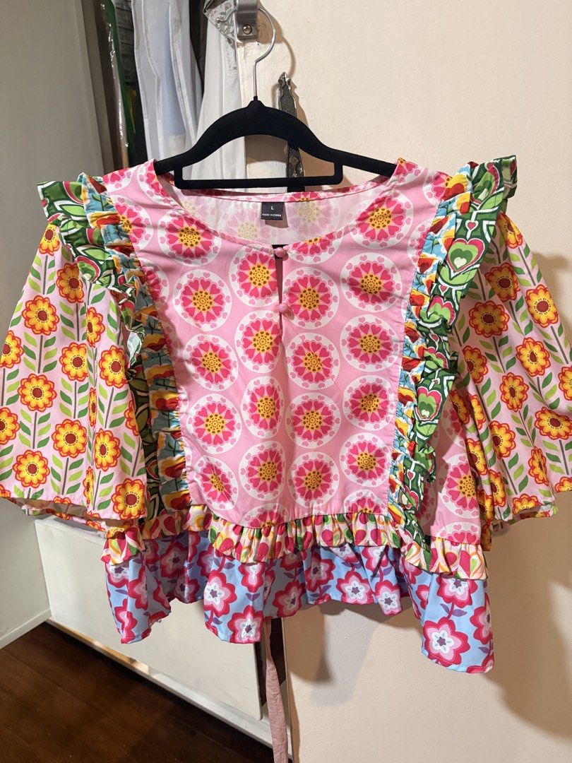 Plus Size Crop Top (Category: Blouses) located in Quezon City. Submitted by gringottsss (Listing ID 1462157283, Image 1). Description: Bust: 42 cm laid flat Length: 45 cm laid flat No When Worn Photos. This item has never been worn..