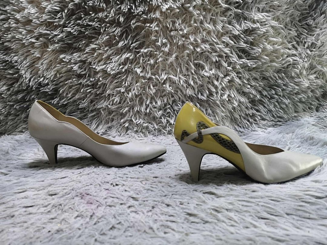 Pointed Toe Yellow Panel Snake Print Accent Low Heels (Category: Heels) located in Santa Cruz. Submitted by jmy_surplus.2 (Listing ID 1462085726, Image 3). Description: Size ; 23cm Color ; Grey , Yellow Type ; Heels Brand ; No brand Material ; Leather Style ; Matte Leather Low heeled Shoes LR 159 JMY 4 Batch #220.