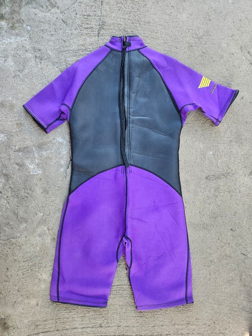 Polaris Neoprene Shorty Wetsuit-Size Medium (Category: Activewear) located in San Pablo. Submitted by pablo_pablo25 (Listing ID 1462099524, Image 2). Description: Made in USA🇺🇸 Medium 17width pit to pit V.Good Condi no Issue/need clean vintage.