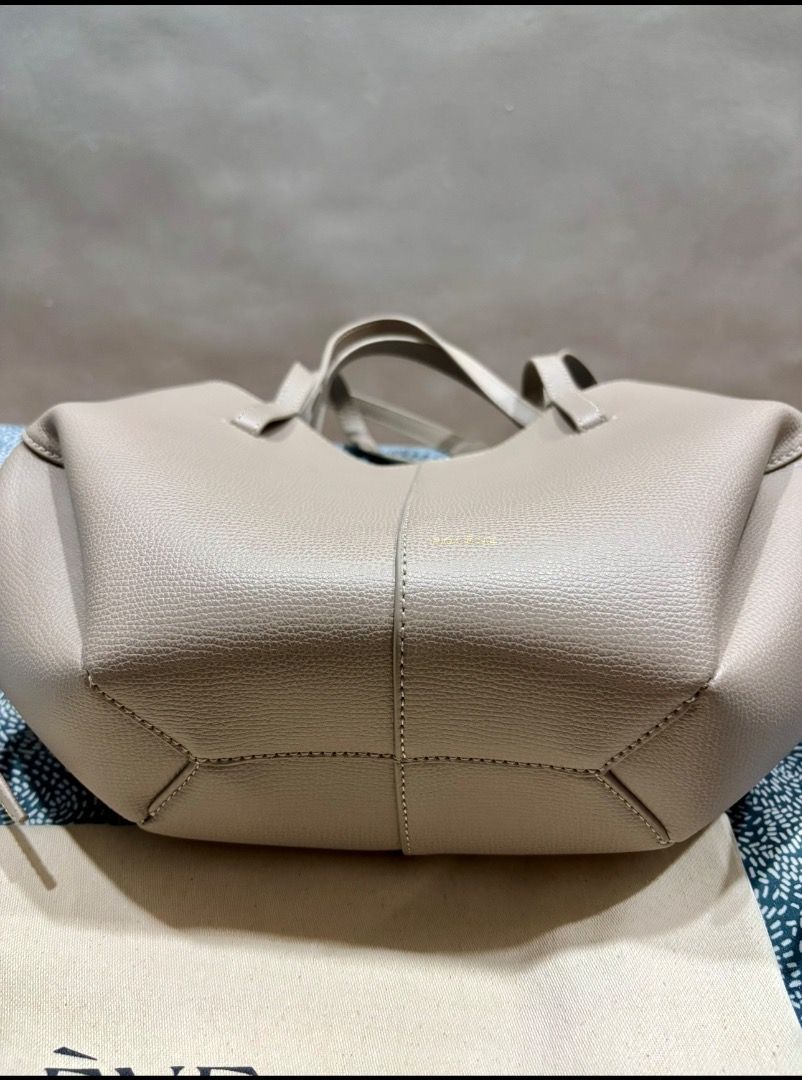 Polene Cyme mini (Category: Tote Bags) located in Pateros City. Submitted by yethcaya10 (Listing ID 1462260296, Image 3). Description: Polene cyme mini used once.