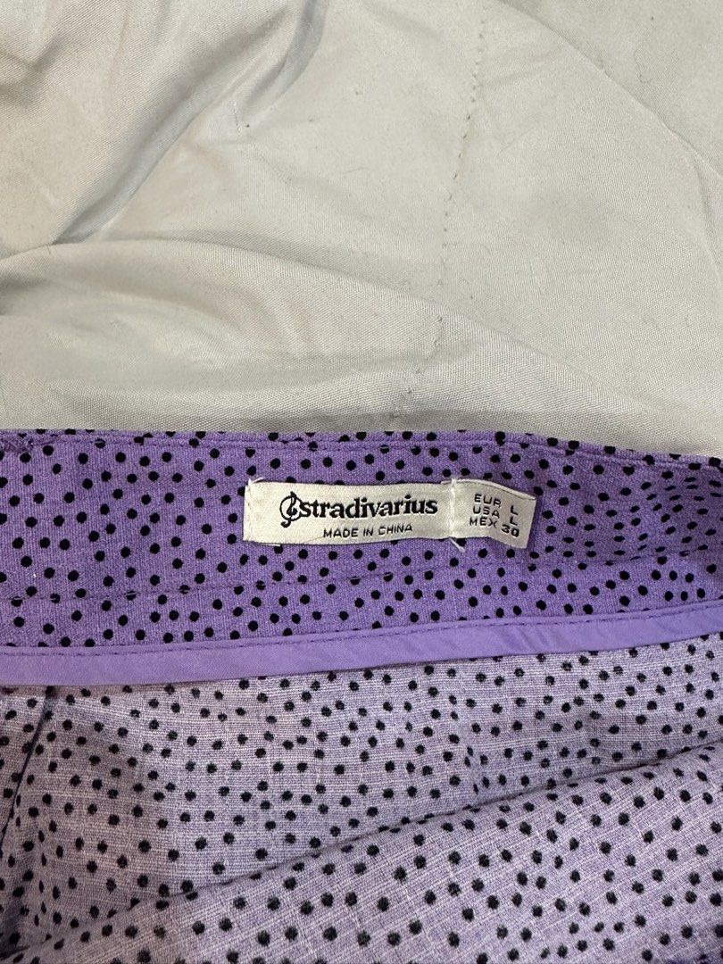 Polka Dot Skirt (Category: Skirts) located in Paranaque City. Submitted by celinegab (Listing ID 1462190052, Image 2). Description: Size Large on tag but can fit small (a bit low waisted) & medium.