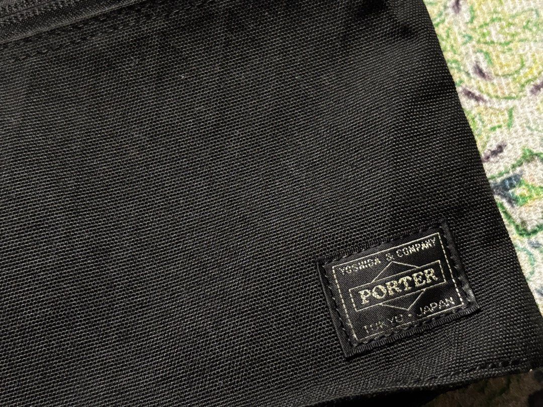 Porter Black Sling Bag (Category: Sling Bags) located in Valenzuela. Submitted by telagram (Listing ID 1462125236, Image 2). Description: 10 by 7 inches.