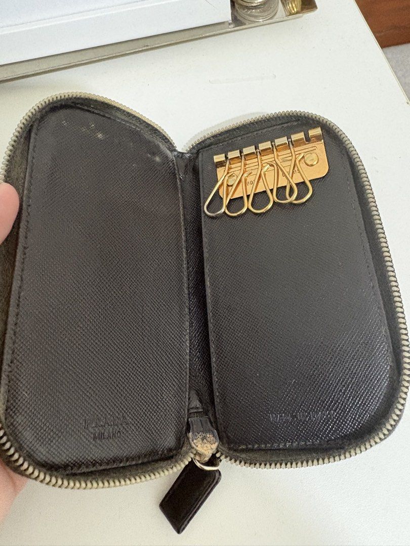 Prada Key Cles (Category: Luxury Accessories) located in Quezon City. Submitted by kaaat15 (Listing ID 1462058188, Image 3). Description: .