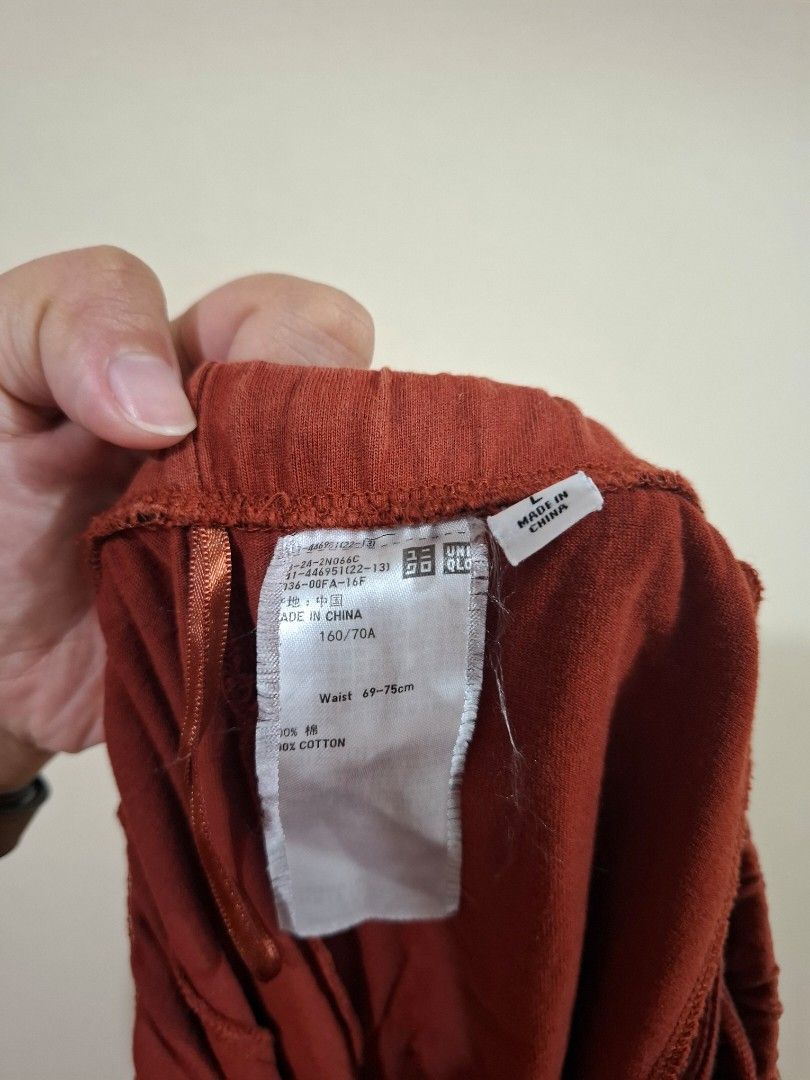 (Pre-loved) Long Uniqlo Skirt (Category: Skirts) located in Quezon City. Submitted by trendsbykikay (Listing ID 1462100242, Image 3). Description: Ready to wear skirt from Uniqlo. Size on tag is Large (65-75cm). Strechable. Color is Rust..
