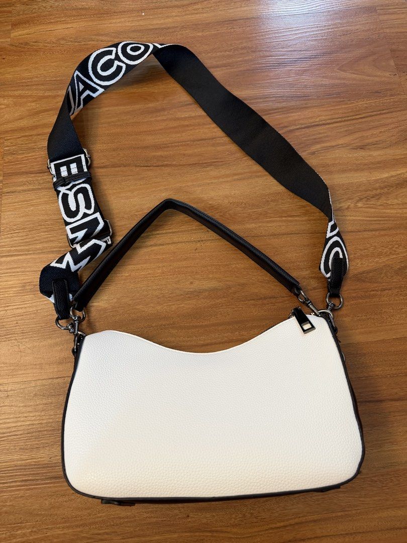Pre-loved MJ Drifter Medium Shoulder & Sling - Black & White (Category: Cross-body Bags) located in Manila. Submitted by raschenriv14909 (Listing ID 1462212836, Image 3). Description: .