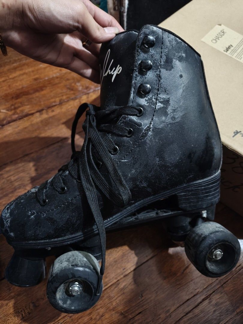 Preloved roller skates from Chaser (Category: Skates, Rollerblades & Scooters) located in Pasig City. Submitted by picknthriftcollex.ph (Listing ID 1462116365, Image 3). Description: 2-5x lang nagamit nag practice lang tinamad na 😅 , Natambak lang s box kaya ganyan na po itsura (₱2k+ nabili sa mall) need to dispose bawas gamit di na kasi nagagamit Loc Pasig Pickup/J&t / Meetup.